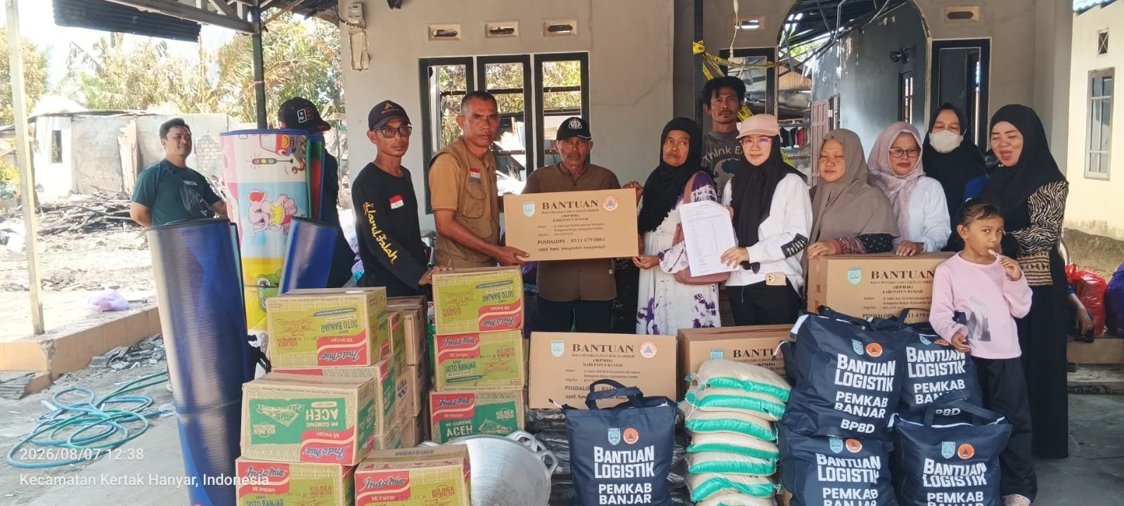 Kebakaran Hanguskan Tiga Rumah di Gambut, BPBD Banjar Salurkan Bantuan untuk 18 Warga Terdampak