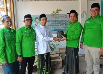 DPC PKB Kabupaten Banjar Bagikan Bibit Tanaman, Dorong Penghijauan dan Ketahanan Pangan dari Halaman Rumah