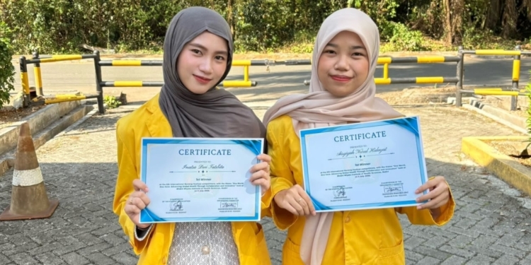 Dua Mahasiswi Farmasi ULM Sabet Juara 1 Poster Ilmiah Internasional