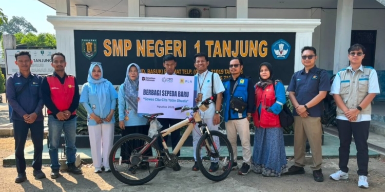 YBM PLN Salurkan 40 Sepeda untuk Dukung Pendidikan Anak di Banua Enam