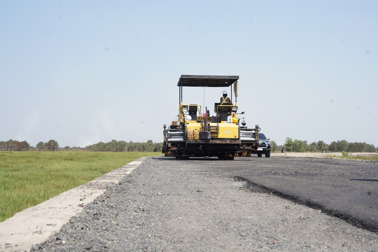 Walikota Lisa Tinjau Langsung Proyek Pengaspalan Jalan Purnawirawan – Guntung Manggis