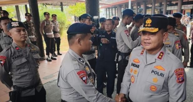 Ratusan Pasukan Brimob Lintas Provinsi Diterjunkan Tembus Kepungan Asap