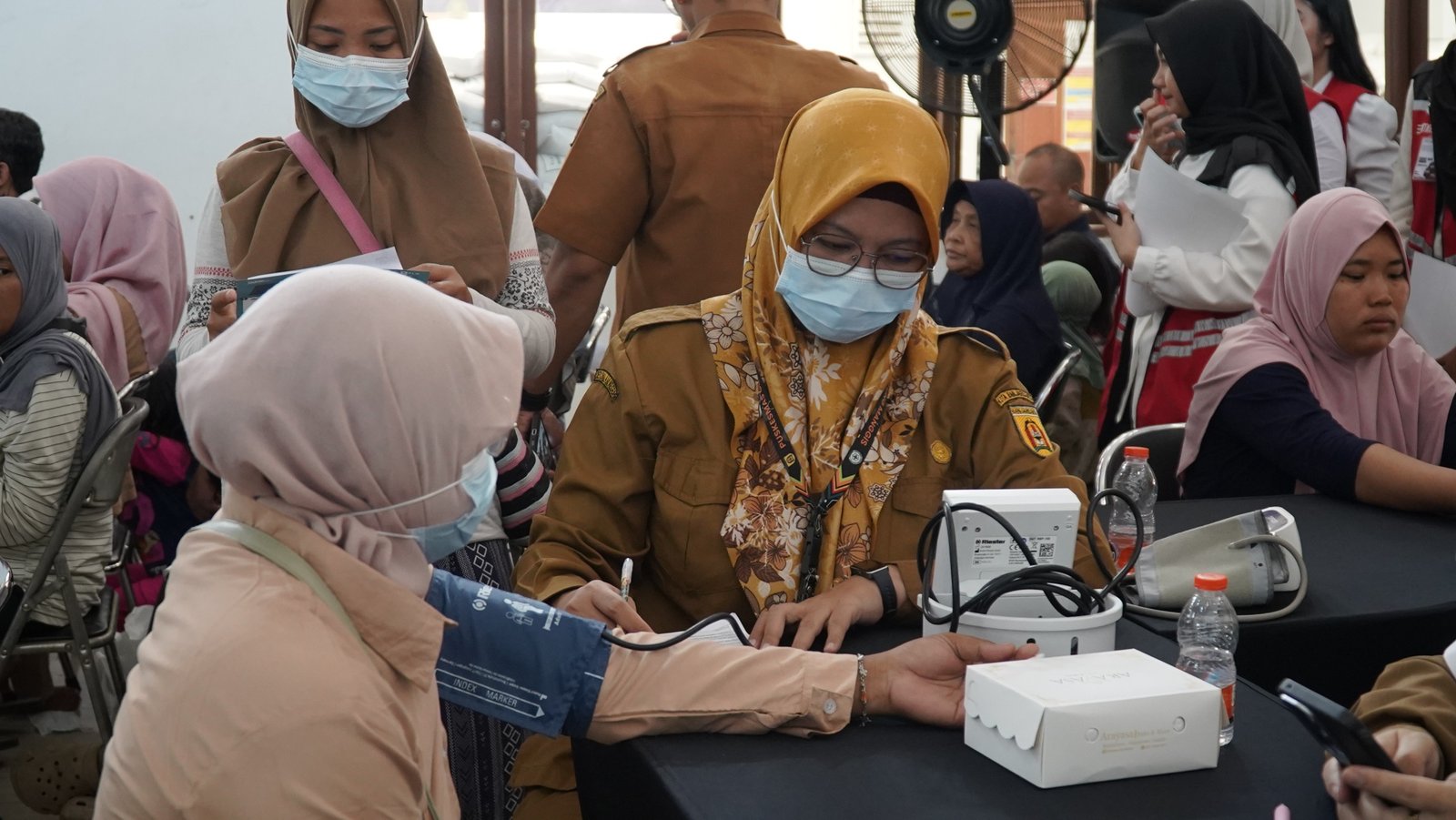 Peduli Dampak Karhutla, PLN Kalselteng Salurkan Paket Nutrisi dan Edukasi Kesehatan