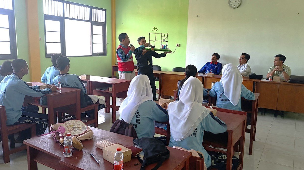 PLN Gelar Edukasi Keselamatan Ketenagalistrikan untuk Siswa SMKN 1 Kuala Pembuang