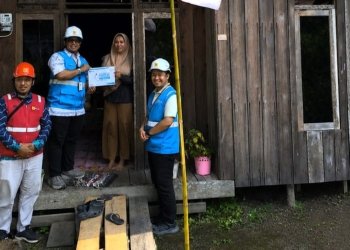 Semarak Hari Pelanggan Nasional, PLN UP3 Pangkalan Bun Nyalakan Listrik Gratis bagi 10 Pelanggan