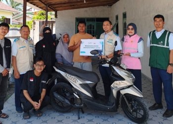 PLN Salurkan Dua Motor Usaha, Dorong Kemandirian melalui Program YBM