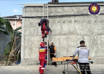 Perbaiki Atap Bangunan, Pria 26 Tahun Tersengat Listrik hingga Luka Bakar 20 Persen