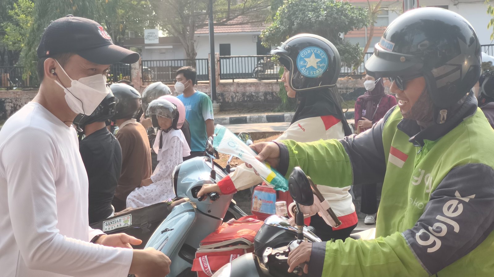 PLN UID Kalselteng Berbagi 5.000 Masker, Dukung Masyarakat Hadapi Dampak Karhutla