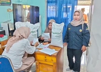 339 KPM di Sungai Batang Ilir Terima Bantuan Beras, Total 30 Kilogram per Keluarga