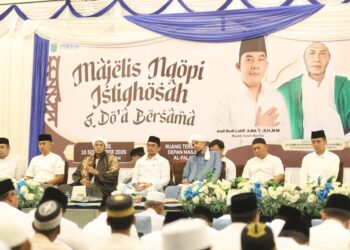 Hadapi Musim Kemarau dan Karhutla, Pemkab Tanah Bumbu Gelar Istighosah dan Doa Bersama di Depan Masjid Agung Al Falah