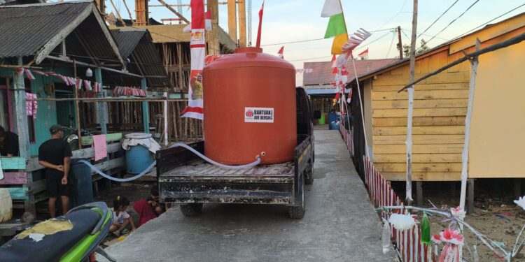 Indocement Salurkan 1.200 Meter Kubik Air Bersih untuk Warga Terdampak Kemarau