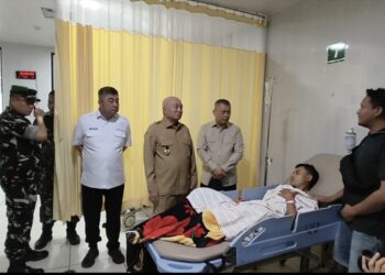 Gubernur Muhidin Jenguk Korban KM Virgo Transport 8, Rumah Sakit Diperintahkan Beri Layanan Cepat