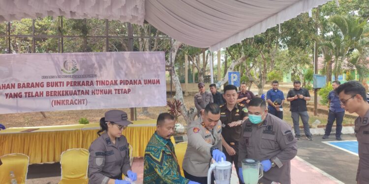 Wujud Transparansi Penegakan Hukum, Kejari Tanah Bumbu Musnahkan Barang Bukti 65 Perkara, Puluhan Paket Sabu Ikut Dihancurkan