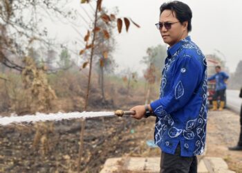 Pipa Distribusi Terancam Karhutla, Pejabat dan Karyawan PTAM Intan Banjar Bergiliran Jaga Posko