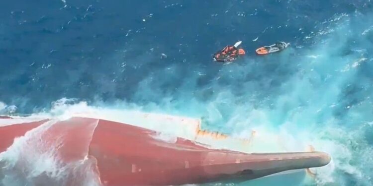 Bangkai KM Virgo Transport 8 Bergeser 1,6 Mil, Membalik Kapal Atau Menarik ke Perairan Dangkal