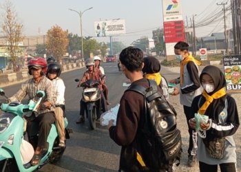 Antisipasi ISPA Dampak Karhutla, PMI Banjar Bagikan 2.500 Masker kepada Warga