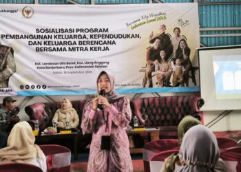 Perkuat Ketahanan Keluarga, Kemendukbangga dan Komisi IX DPR RI Edukasi Warga Liang Anggang Dengan Menggelar Sosialisasi Bangga Kencana