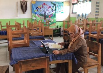 Di Tengah Kepungan Asap Karhutla, SDN 4 Syamsudin Noor Cari Jalan Tengah antara PJJ dan PTM