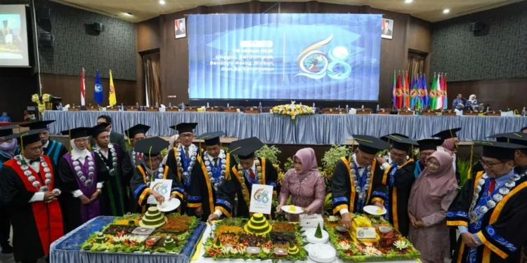 Kejutan Umroh Meriahkan Puncak Dies Natalis ke-68 Kampus ULM