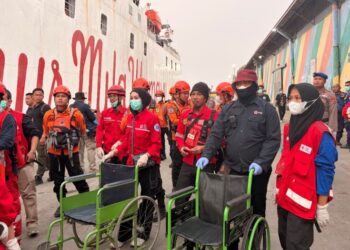 Korps Sukarela (KSR) PMI ULM Bantu Tim SAR Gabungan Insiden KMP Virgo Transport 8