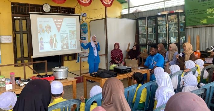 Ancaman Kabut Asap di Kalsel, ULM Edukasi Warga Dalam Pagar Cegah ISPA
