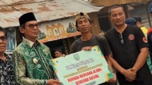 Tiga Rumah Ludes Dilalap Api, Wabup Balangan Turun Langsung Salurkan Bantuan