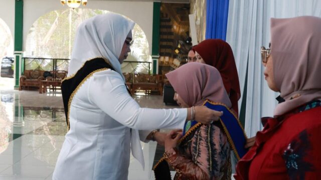 Perkuat Literasi Daerah, Bunda Literasi Tanah Bumbu, Andi Irmayani Rudi Latif Kukuhkan Duta Baca