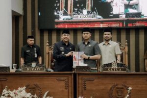 Bupati Andi Rudi Latif Sampaikan RAPBD 2027 Ke DPRD Tanah Bumbu, Belanja Daerah Capai Rp2,888 Triliun