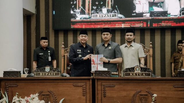Bupati Andi Rudi Latif Sampaikan RAPBD 2027 Ke DPRD Tanah Bumbu, Belanja Daerah Capai Rp2,888 Triliun
