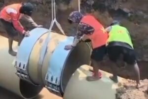 Warga Banjarbaru Beli Air Galon hingga Siaga di Depan Keran