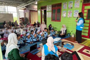 PLN Edukasi Anak dan Orang Tua di RA AI Ihsan Daha