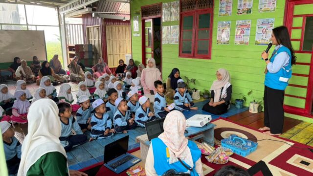 PLN Edukasi Anak dan Orang Tua di RA AI Ihsan Daha