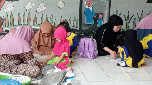 Kolase Bersama Orang Tua, TK Negeri Pembina Juai Dorong Kreativitas dan Pererat Ikatan Anak-Keluarga