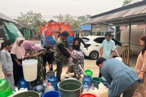 Krisis Air Bersih di Kabupaten Banjar, PW IPNU Kalsel dan BPBD Salurkan 15.000 Liter untuk Warga