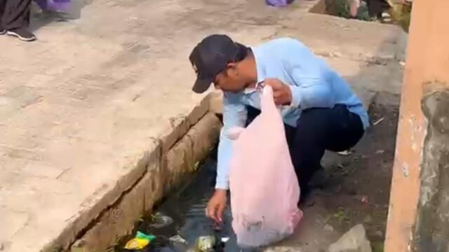 Konsisten Gelar Jumat Bersih, Kades Bersujud Ingin Wujudkan Desa Bersih dan Ajak Warga Sedekahkan Sampah untuk Bantu Sesama