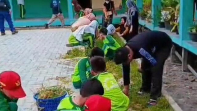 Jumat Bersih di SDN Sungai Batang 2, Pemdes Sulap Gotong Royong Jadi Gerakan Peduli Lingkungan