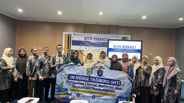 12 Guru SMPN 2 Juai Ikuti IHT Literasi-Numerasi dan Digitalisasi di BGTK Kalsel