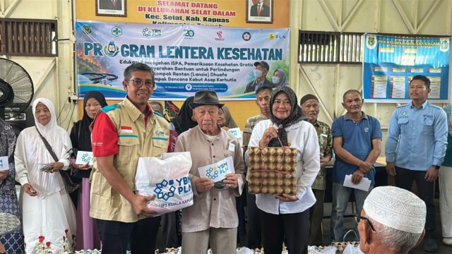 Jangkau 50 Lansia Dhuafa, PLN Gelar Program Lentera Kesehatan di Kapuas