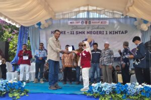 Konsisten Bantu Pendidikan, PT Sinarmas Tanah Laut Estate Dapat Penghargaan
