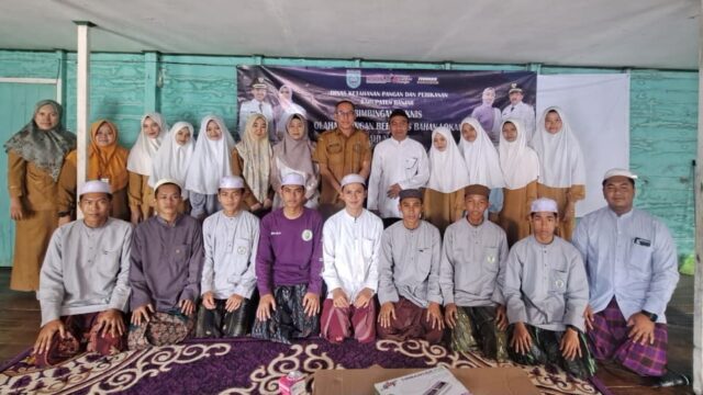DKPP Banjar Ajak Santri Kampung Baru Sulap Pisang dan Kacang Jadi Camilan Bernilai Ekonomi