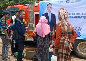 Kemarau Ekstrem, Aspebindo-HIPMI Kalsel Gerak Cepat Salurkan Air Bersih ke Warga Astambul