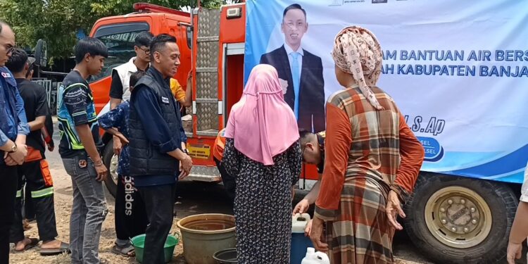 Kemarau Ekstrem, Aspebindo-HIPMI Kalsel Gerak Cepat Salurkan Air Bersih ke Warga Astambul