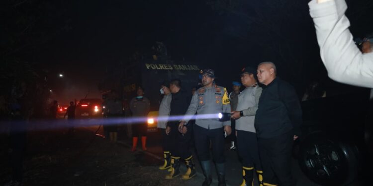 Kapolda Kalsel Tinjau Pemadaman Karhutla di Kawasan Jalan Gubernur Subarjo Terjunkan Drone Thermal dan Surfaktan