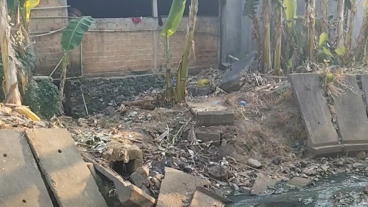 Ratusan Sampai Miliaran Rupiah APBD Mengalir Tiap Tahun, Siring Sungai Kemuning Ambruk Lagi! Ada Apa?