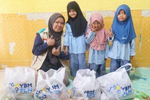 YBM PLN Kalselteng Salurkan Paket Nutrisi di Banjarbaru