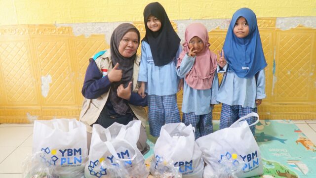 YBM PLN Kalselteng Salurkan Paket Nutrisi di Banjarbaru