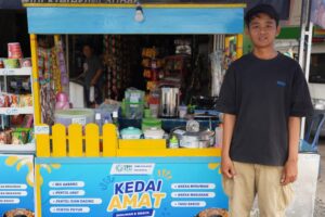 Gigih Berdagang Demi Kuliah, YBM PLN Bantu Kembangkan Usaha Muhammad