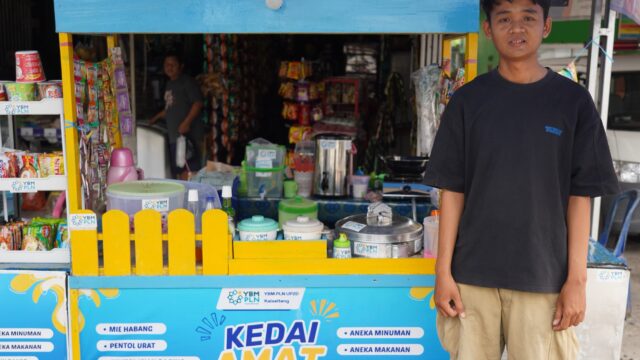 Gigih Berdagang Demi Kuliah, YBM PLN Bantu Kembangkan Usaha Muhammad