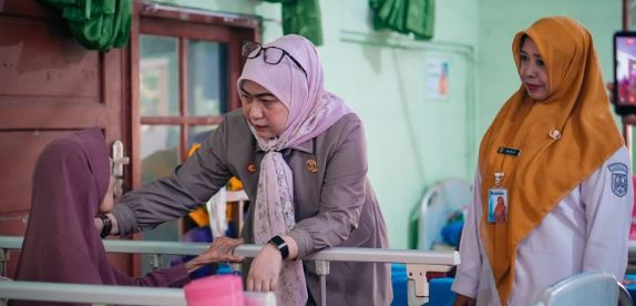 Gara-Gara Baju Muslim, Senyum Merekah Puluhan Lansia di Banjarbaru Bikin Haru!